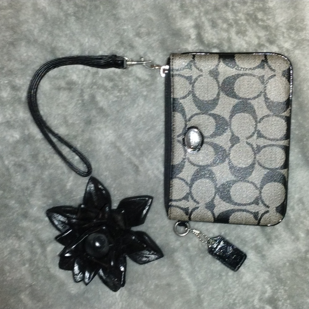 Coach Peyton Black & Gray Signature Canvas Wristlet